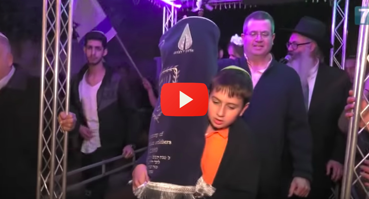 torah-scrolls